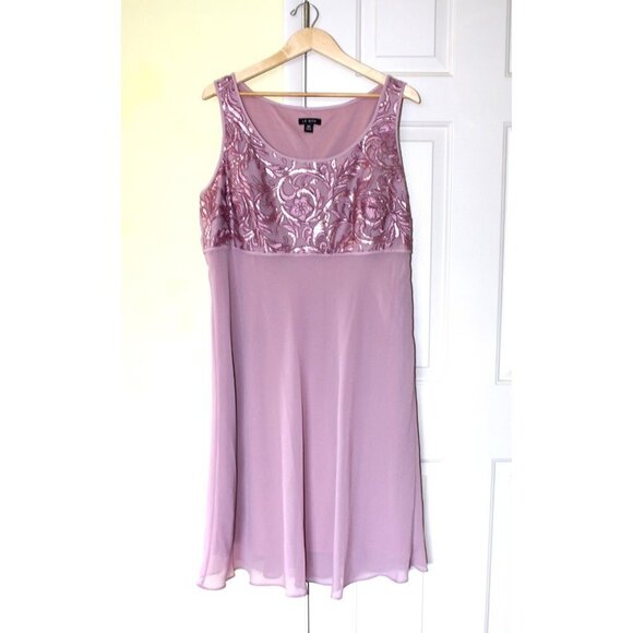 Le Bos Women's Plus Sequin Embroidered Pink Mini Dress Size XL Sleeveless - Picture 1 of 11